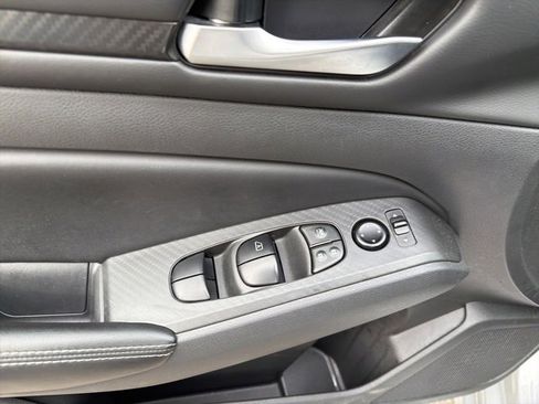 Used 2024 Nissan Altima 2.5 SV image 33