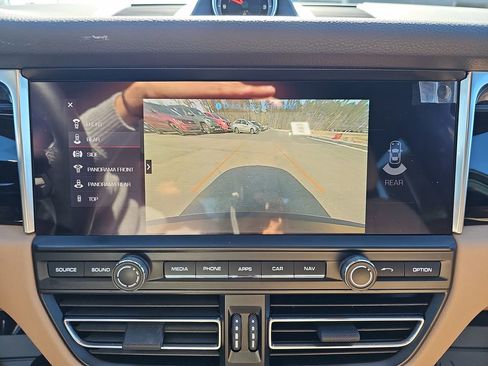 Used 2021 Porsche Macan Base image 27