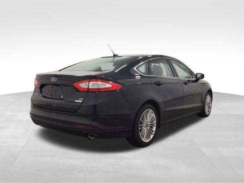 Used 2016 Ford Fusion SE w/ Equipment Group 202A image 4