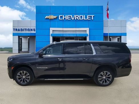 Certified 2023 Chevrolet Suburban LT w/ Luxury Package RWD image 6