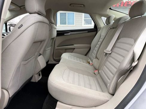 Used 2018 Ford Fusion SE image 12