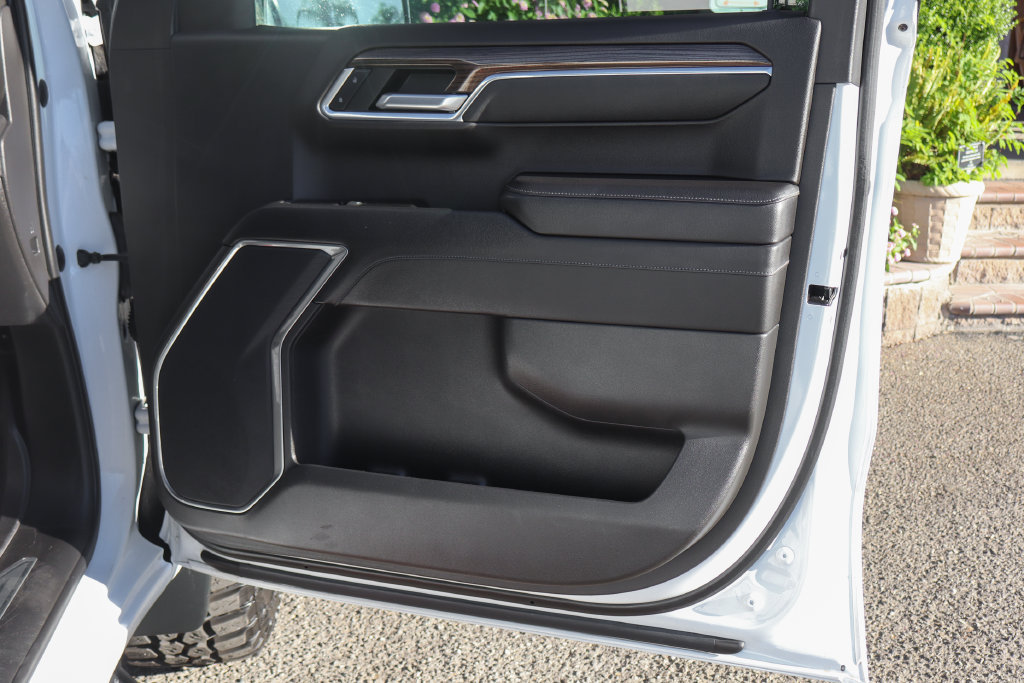 Used 2022 Chevrolet Silverado 1500 LT Trail Boss w/ LPO, Dark Essentials Package AWD/4WD image 45