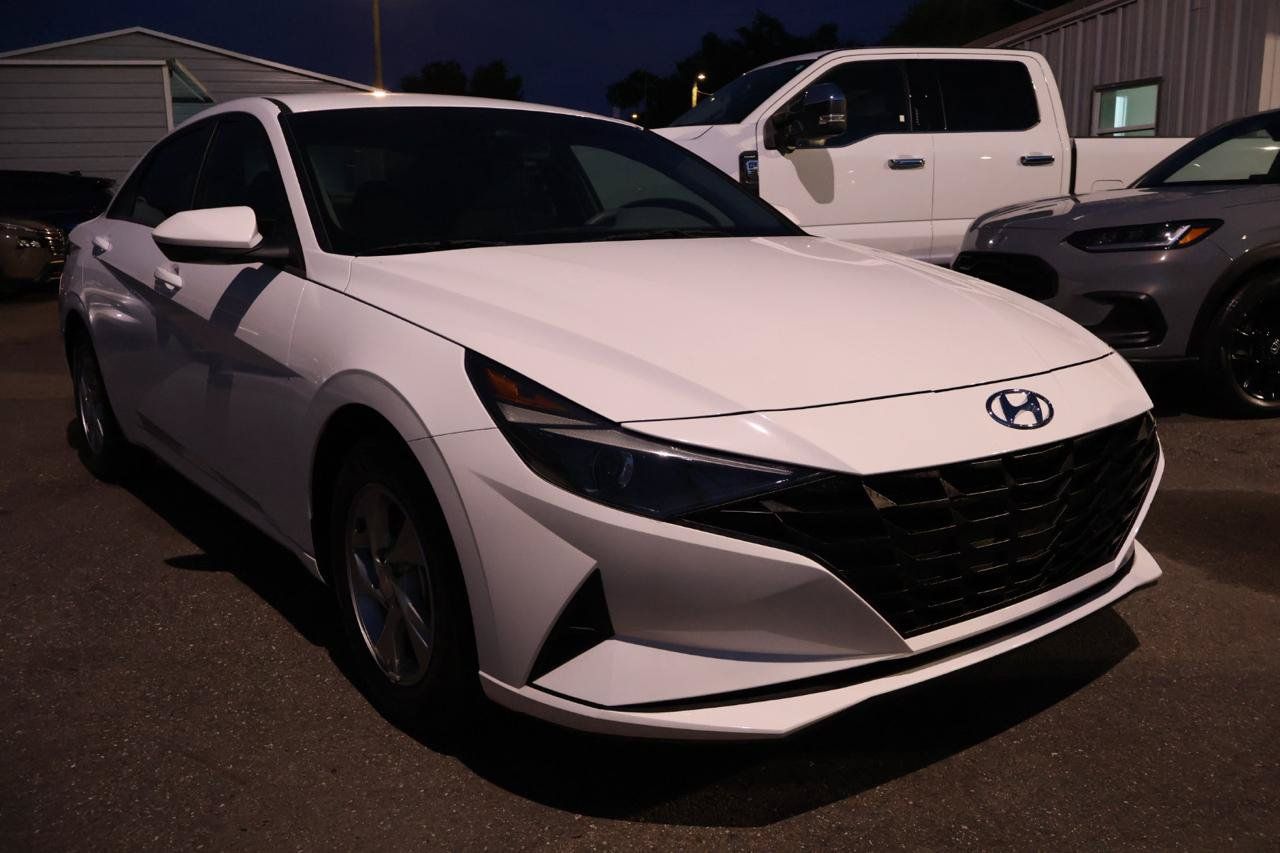 Used 2023 Hyundai Elantra SE FWD image 3
