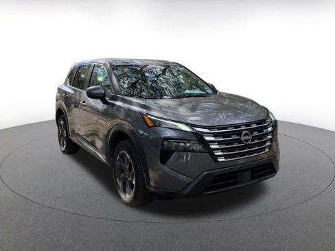 Used 2025 Nissan Rogue SV image 1