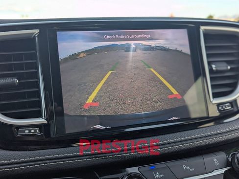 Used 2024 Chrysler Pacifica Limited FWD image 21