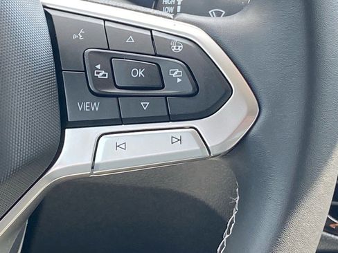 Used 2022 Volkswagen Taos SE image 8