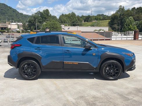 Used 2025 Subaru Crosstrek 2.5i Wilderness w/ Wilderness Package AWD/4WD image 2