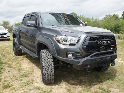 Used 2022 Toyota Tacoma TRD Off-Road image 3