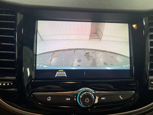 Used 2020 Chevrolet Trax LT w/ Sun & Sound Package FWD image 15