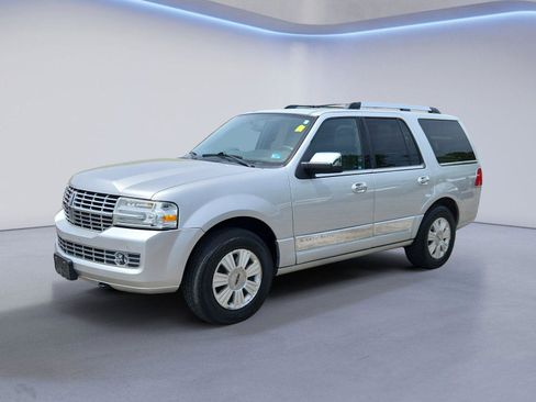 Used 2014 Lincoln Navigator 4WD image 7