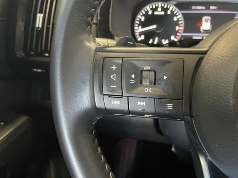 Certified 2025 Nissan Pathfinder SV FWD image 12
