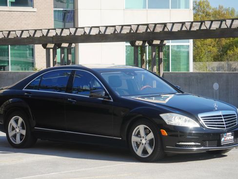 Used 2010 Mercedes-Benz S 550 4MATIC image 8