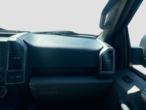 Used 2018 Ford F150 XLT w/ Equipment Group 302A Luxury image 17