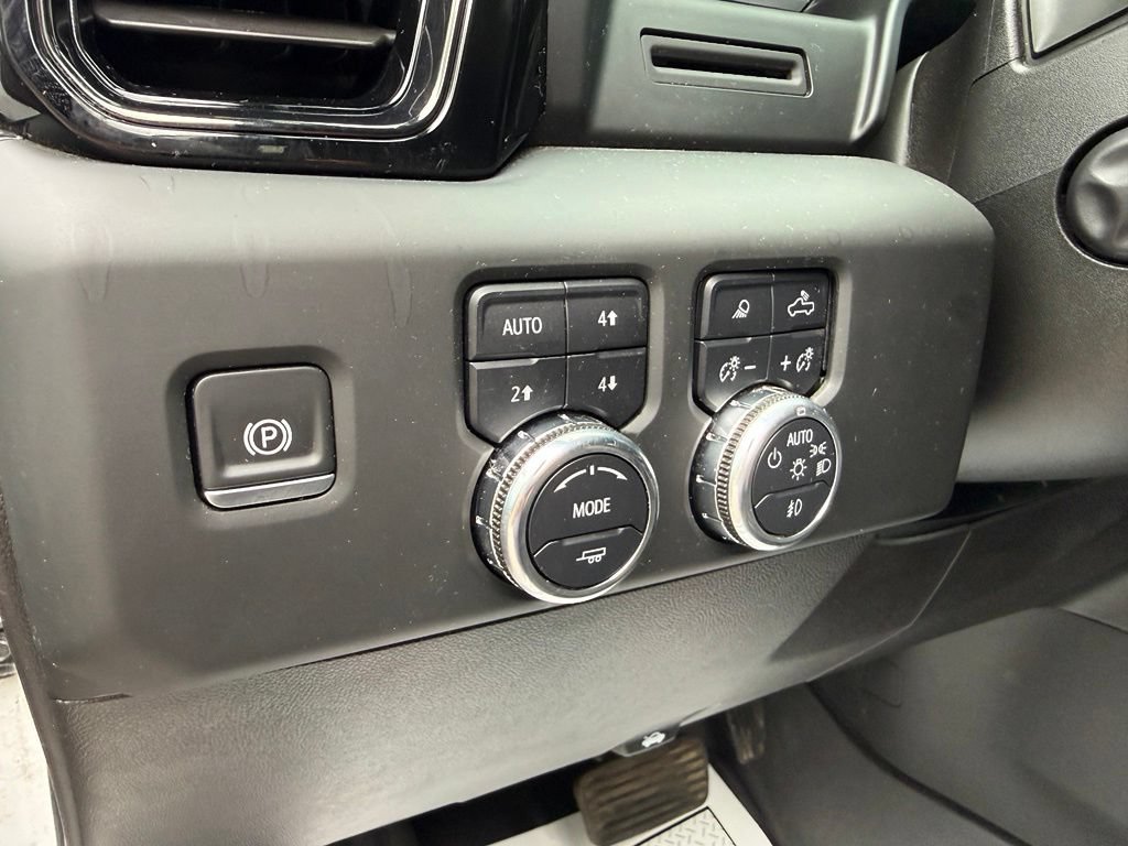 Used 2024 GMC Sierra 1500 AT4 w/ AT4 Preferred Package AWD/4WD image 17