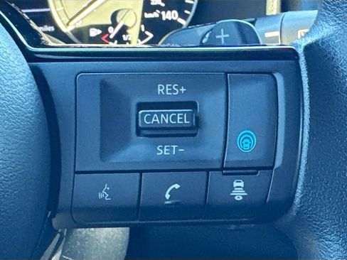 Used 2023 Nissan Rogue SV image 10