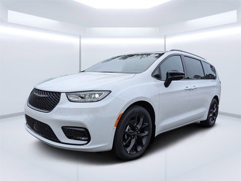 New 2026 Chrysler Pacifica Select w/ S Appearance Package image 7