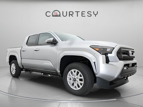 Certified 2026 Toyota Tacoma SR5 AWD/4WD image 7