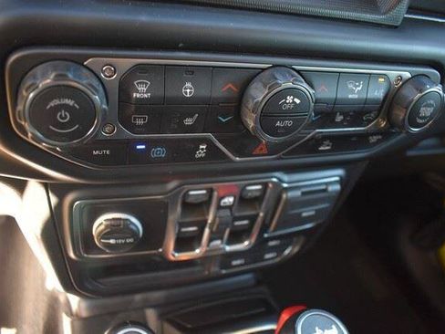Used 2022 Jeep Wrangler Unlimited Sahara w/ Cold Weather Group AWD/4WD image 34