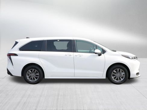 Certified 2026 Toyota Sienna LE FWD image 8
