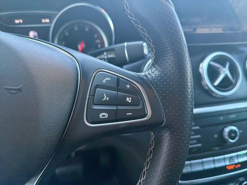 Used 2018 Mercedes-Benz GLA 250 4MATIC image 35