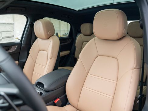 New 2026 Porsche Cayenne S AWD/4WD image 5