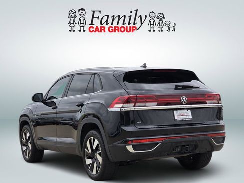 Used 2024 Volkswagen Atlas Cross Sport SE FWD image 3