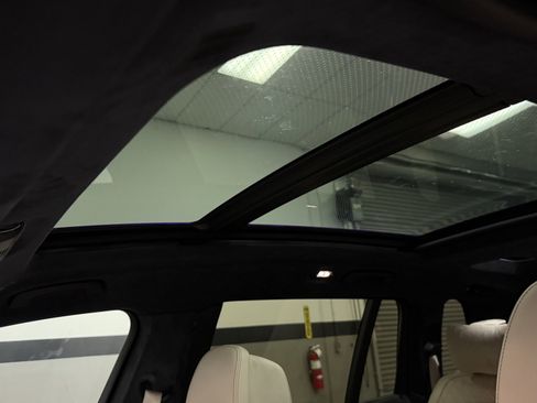 Used 2021 BMW X7 M50i w/ Dynamic Handling Package image 27