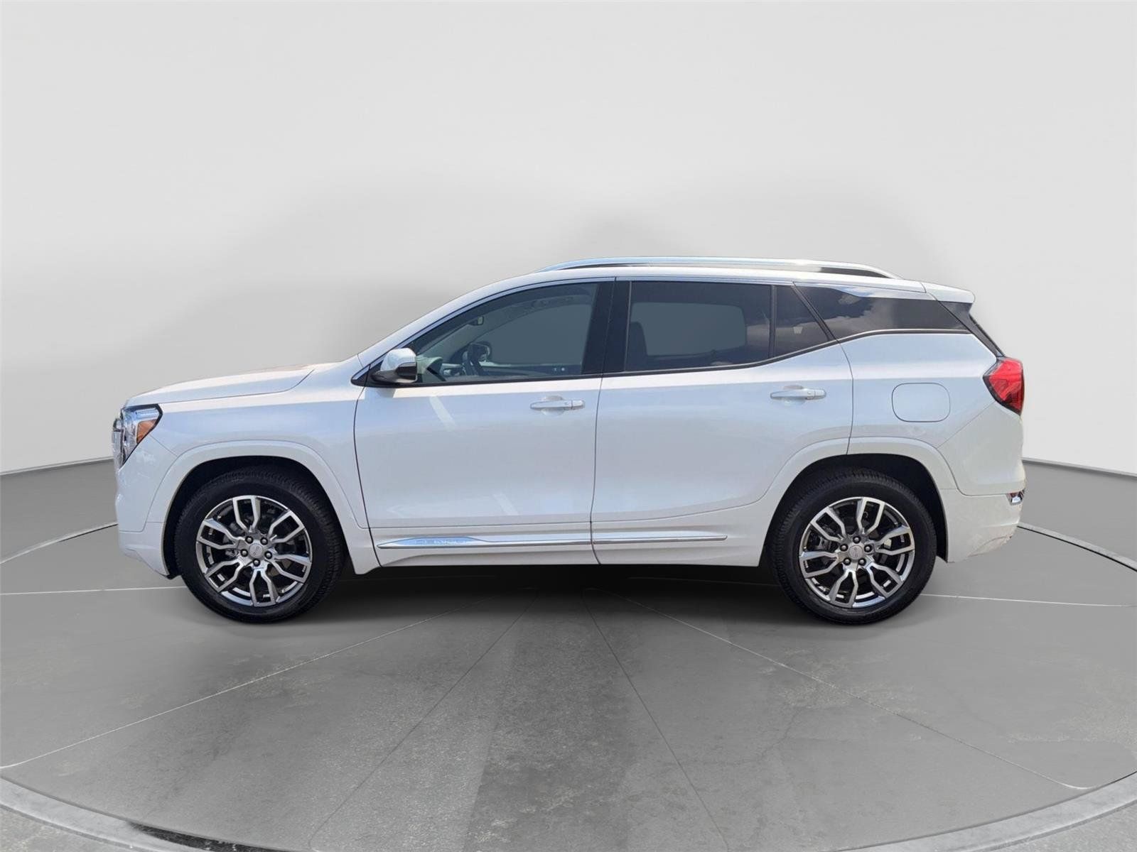 Used 2022 GMC Terrain Denali AWD/4WD image 2