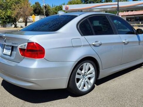 Used 2006 BMW 325i Sedan image 3