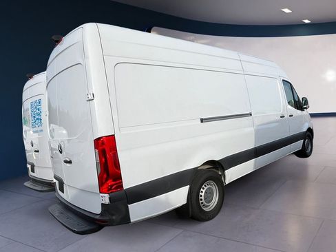 Used 2024 Mercedes-Benz Sprinter 2500 image 5