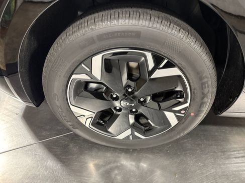 New 2026 Kia Niro Wind w/ Wind Preserve Package FWD image 2