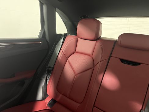 Certified 2026 Porsche Macan AWD/4WD image 15