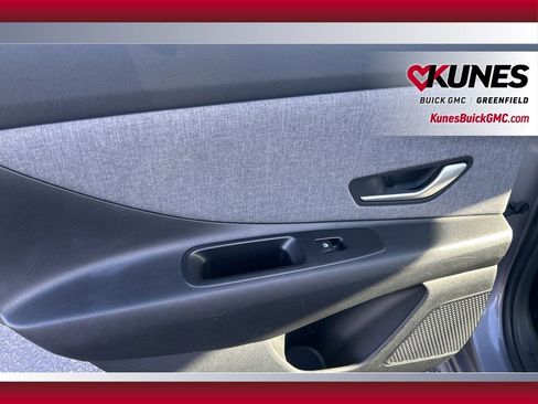 Used 2025 Hyundai Elantra Limited image 32