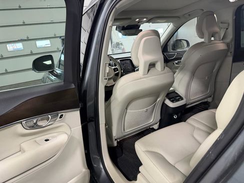 Used 2018 Volvo XC90 T6 Momentum w/ Convenience Package image 23