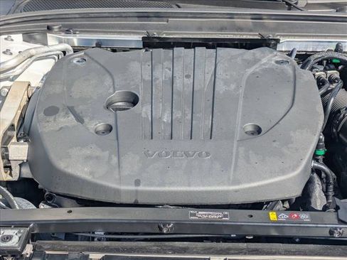 Used 2023 Volvo V60 B5 Cross Country Plus image 22