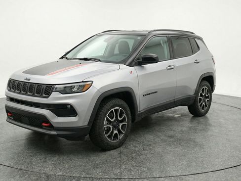 Used 2025 Jeep Compass Trailhawk w/ Trailer Tow Group image 3