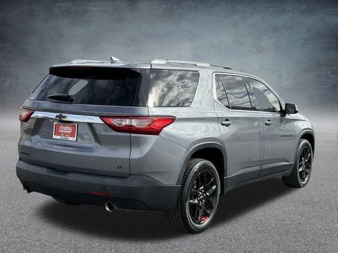 Used 2018 Chevrolet Traverse LT image 3