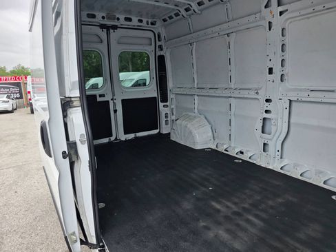 Used 2023 RAM ProMaster 2500 FWD image 12