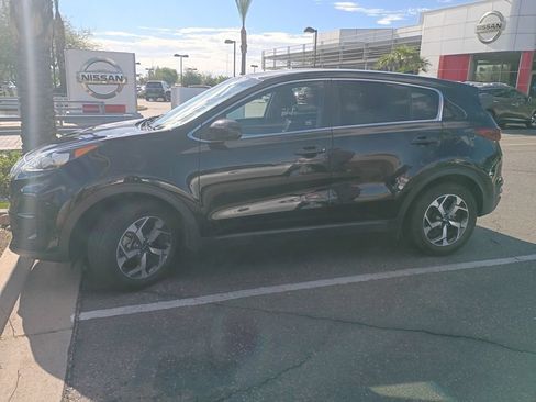 Used 2020 Kia Sportage LX FWD image 2