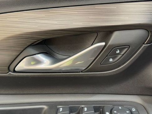 Used 2024 GMC Terrain SLE image 28