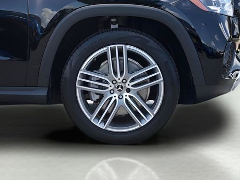 Used 2025 Mercedes-Benz GLS 450 4MATIC image 4