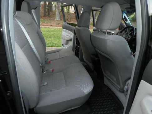 Used 2015 Toyota Tacoma w/ SR5 Package image 6