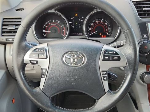 Used 2013 Toyota Highlander Limited AWD/4WD image 9