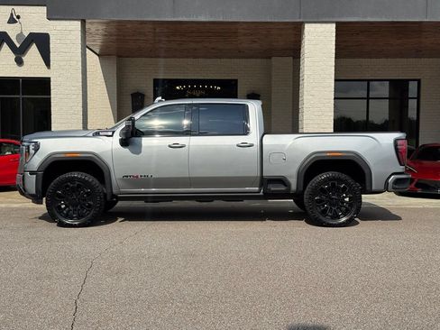 Used 2025 GMC Sierra 2500 AT4 w/ AT4 Premium Plus Package AWD/4WD image 6