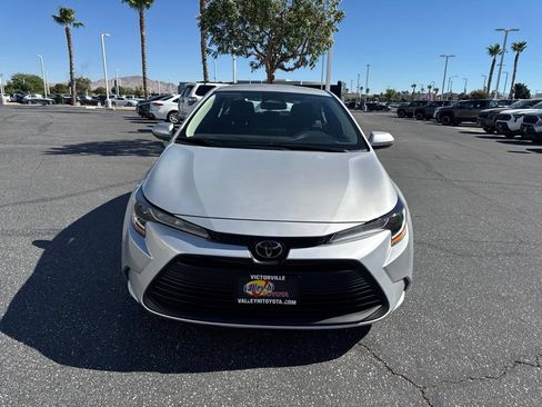 Used 2025 Toyota Corolla LE FWD image 4