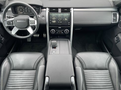 Certified 2024 Land Rover Discovery Dynamic SE image 16