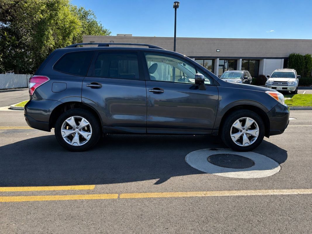 Used 2015 Subaru Forester 2.5i Premium AWD/4WD image 6