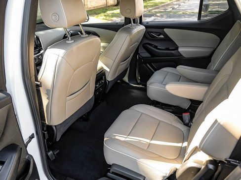 Used 2023 Chevrolet Traverse Premier image 48