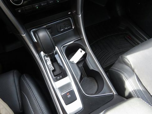 Used 2022 Subaru Ascent Limited w/ Technology Package image 28