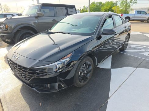 Used 2023 Hyundai Elantra SEL image 1